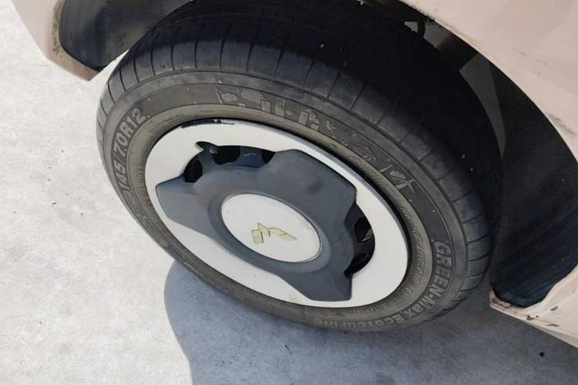 Used Wuling Hongguang MINIEV 2021 Macaron Fashion Model Lithium Iron Phosphate Right Rear Wheel Hub