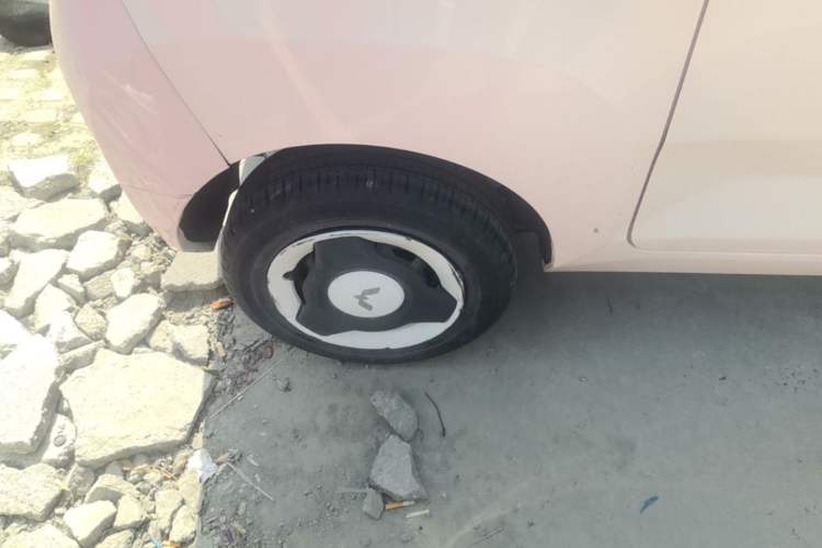 Used Wuling Hongguang MINIEV 2021 Macaron Fashion Model Lithium Iron Phosphate Right Rear Wheel Hub