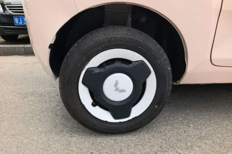 Used Wuling Hongguang MINIEV 2021 Macaron Premium Model – Lithium-NMC Right Rear Wheel Hub