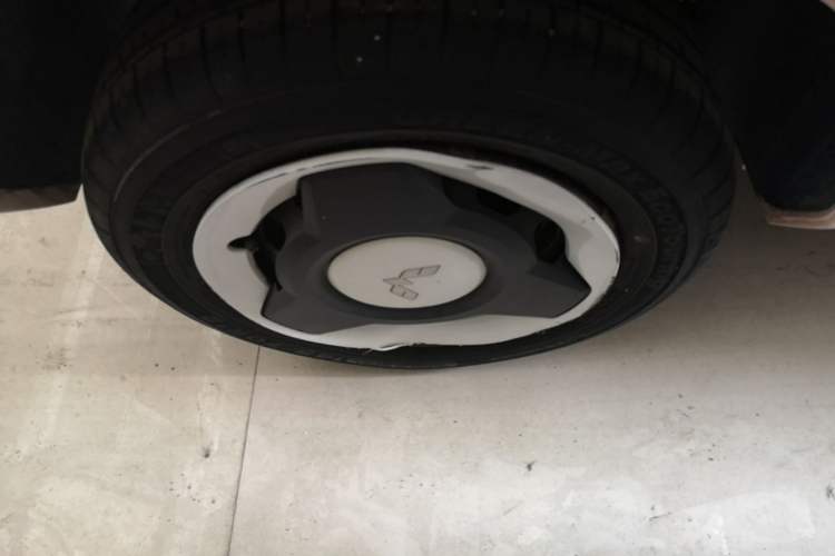 Used Wuling Hongguang MINIEV 2021 Macaron Fashion Model Lithium Iron Phosphate Right Rear Wheel Hub