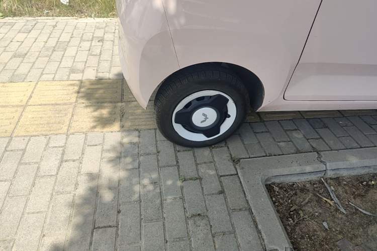 Used Wuling Hongguang MINIEV 2021 Macaron Premium Model – Lithium Iron Phosphate Right Rear Wheel Hub