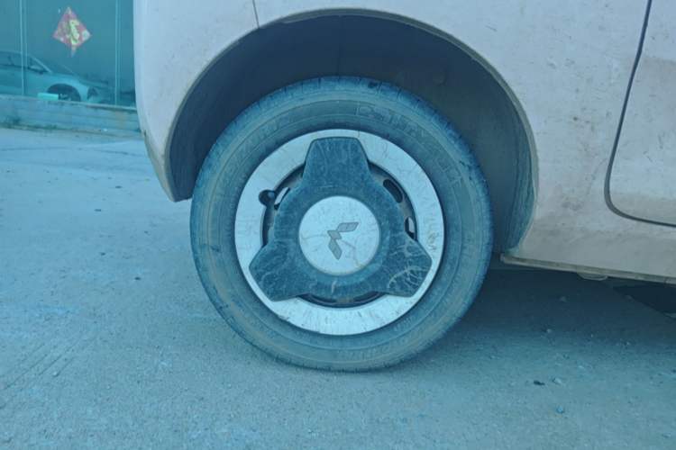 Used Wuling Hongguang MINIEV 2021 Macaron Fashion Model Lithium Iron Phosphate Right Rear Wheel Hub