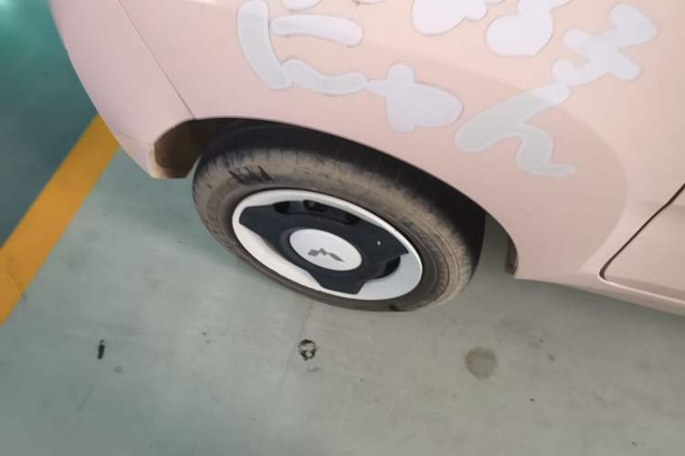 Used Wuling Hongguang MINIEV 2021 Macaron Fashion Model Lithium Iron Phosphate Right Rear Wheel Hub