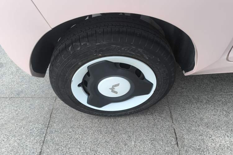 Used Wuling Hongguang MINIEV 2021 Macaron Fashion Model Lithium Iron Phosphate Right Rear Wheel Hub