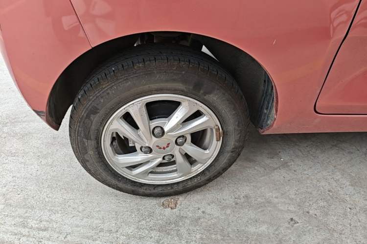 Used Wuling Hongguang MINIEV 2021 Macaron Fashion Edition Lithium-Ion Battery Right Rear Wheel Hub