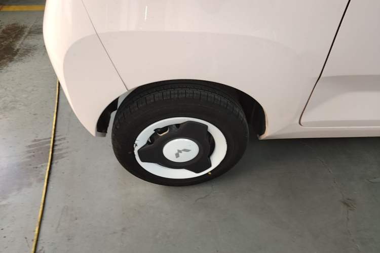 Used Wuling Hongguang MINIEV 2021 Macaron Premium Model – Lithium Iron Phosphate Right Rear Wheel Hub