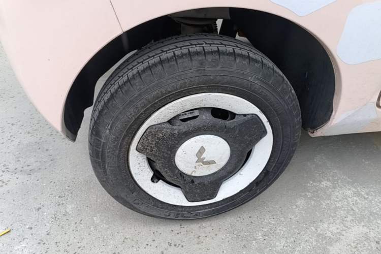Used Wuling Hongguang MINIEV 2021 Macaron Fashion Edition Lithium-Ion Battery Right Rear Wheel Hub