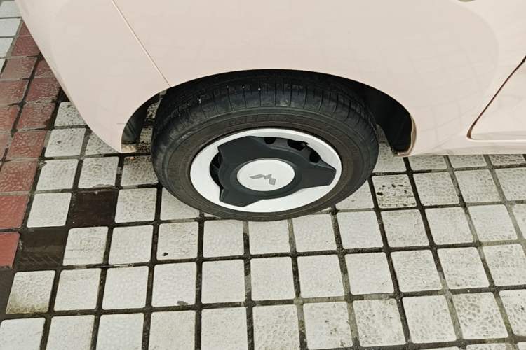Used Wuling Hongguang MINIEV 2021 Macaron Premium Model – Lithium Iron Phosphate Right Rear Wheel Hub