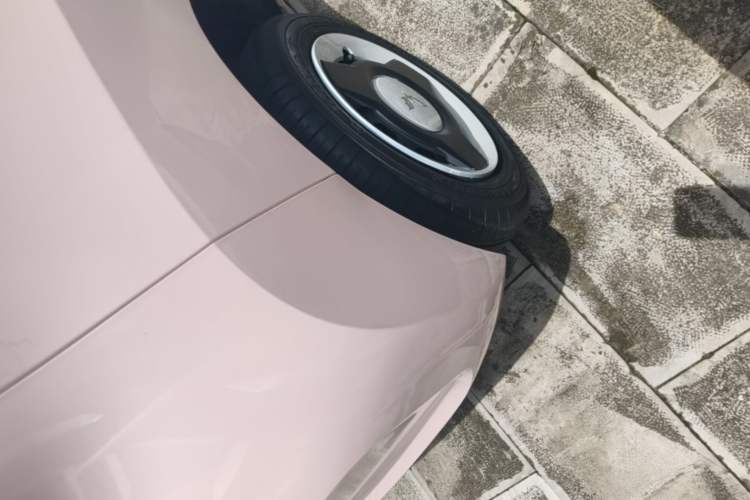 Used Wuling Hongguang MINIEV 2021 Macaron Fashion Model Lithium Iron Phosphate Right Rear Wheel Hub