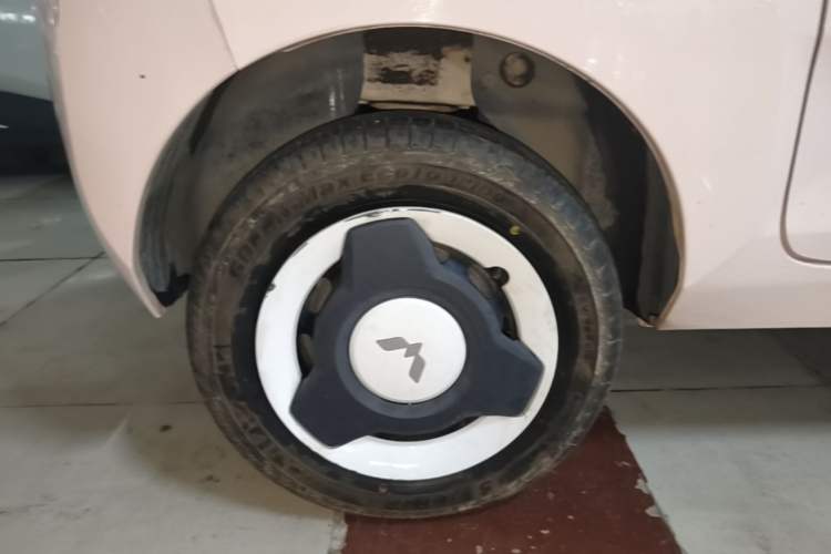 Used Wuling Hongguang MINIEV 2021 Macaron Fashion Model Lithium Iron Phosphate Right Rear Wheel Hub