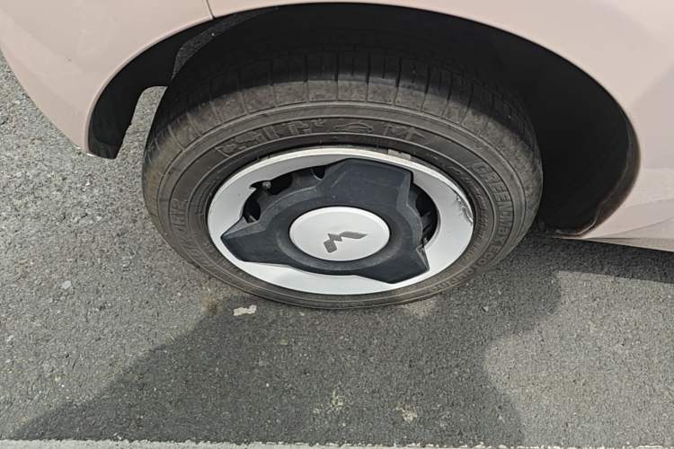 Used Wuling Hongguang MINIEV 2021 Macaron Premium Model – Lithium-NMC Right Rear Wheel Hub