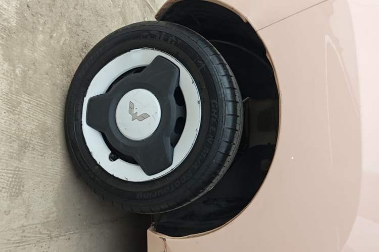 Used Wuling Hongguang MINIEV 2021 Macaron Fashion Model Lithium Iron Phosphate Right Rear Wheel Hub