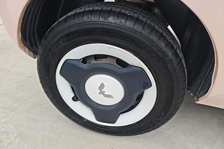 Used Wuling Hongguang MINIEV 2021 Macaron Premium Model – Lithium Iron Phosphate Right Rear Wheel Hub
