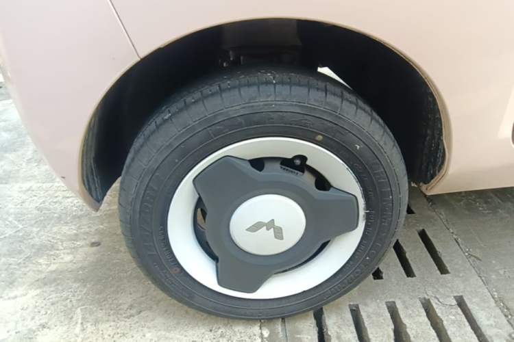 Used Wuling Hongguang MINIEV 2021 Macaron Premium Model – Lithium Iron Phosphate Right Rear Wheel Hub