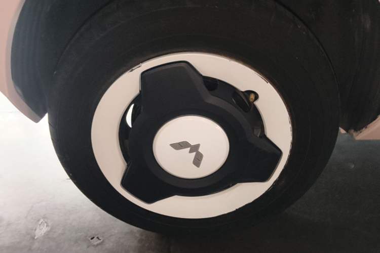 Used Wuling Hongguang MINIEV 2021 Macaron Premium Model – Lithium Iron Phosphate Right Rear Wheel Hub