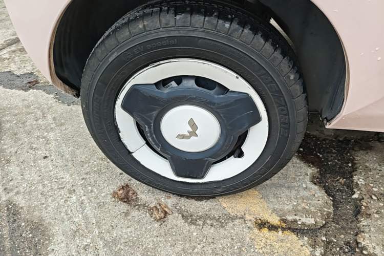 Used Wuling Hongguang MINIEV 2021 Macaron Premium Model – Lithium Iron Phosphate Right Rear Wheel Hub