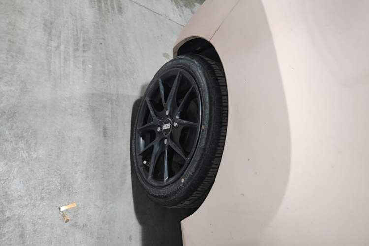 Used Wuling Hongguang MINIEV 2021 Macaron Premium Model – Lithium Iron Phosphate Right Rear Wheel Hub