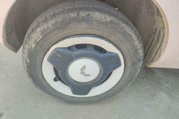 Used Wuling Hongguang MINIEV 2021 Macaron Fashion Edition Lithium-Ion Battery Right Rear Wheel Hub
