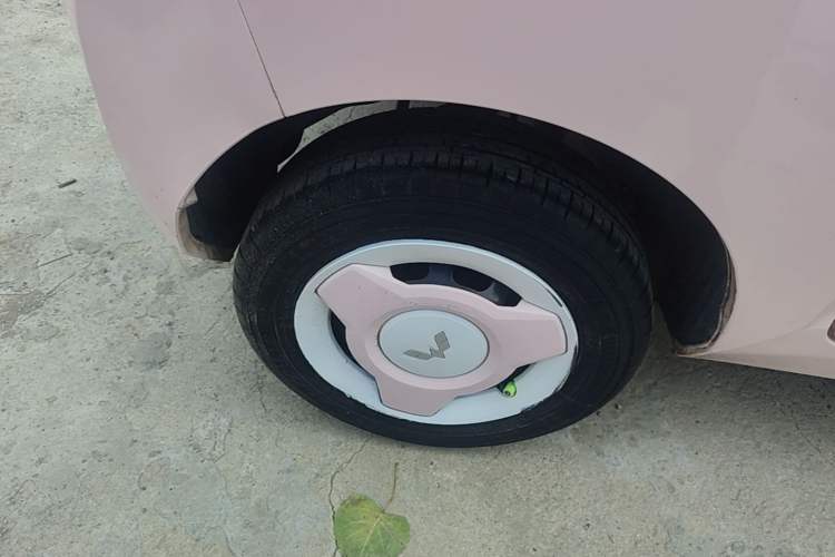 Used Wuling Hongguang MINIEV 2021 Macaron Fashion Edition Lithium-Ion Battery Right Rear Wheel Hub