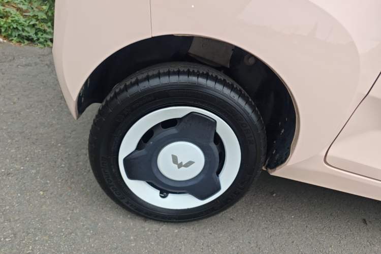 Used Wuling Hongguang MINIEV 2021 Macaron Fashion Model Lithium Iron Phosphate Right Rear Wheel Hub