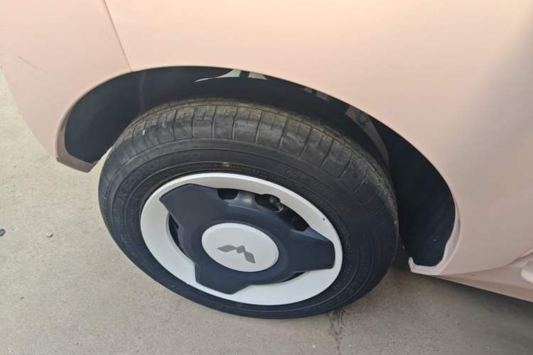 Used Wuling Hongguang MINIEV 2021 Macaron Fashion Model Lithium Iron Phosphate Right Rear Wheel Hub