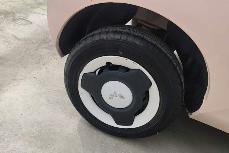 Used Wuling Hongguang MINIEV 2021 Macaron Fashion Edition Lithium-Ion Battery Right Rear Wheel Hub