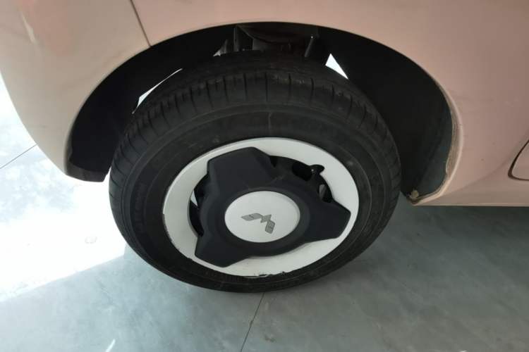 Used Wuling Hongguang MINIEV 2021 Macaron Premium Model – Lithium Iron Phosphate Right Rear Wheel Hub