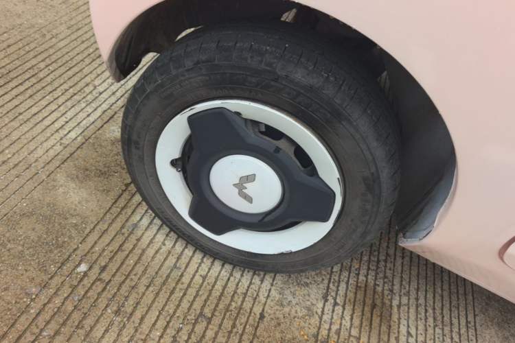 Used Wuling Hongguang MINIEV 2021 Macaron Premium Model – Lithium Iron Phosphate Right Rear Wheel Hub