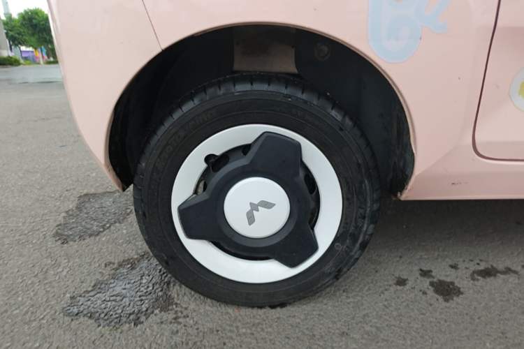 Used Wuling Hongguang MINIEV 2021 Macaron Premium Model – Lithium Iron Phosphate Right Rear Wheel Hub