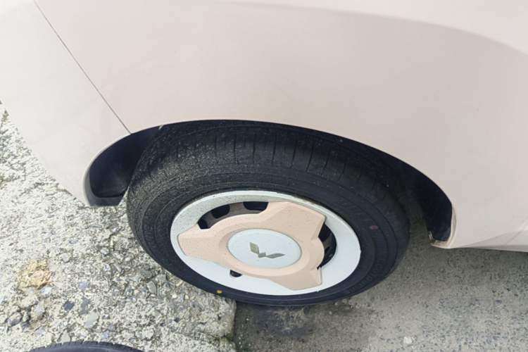 Used Wuling Hongguang MINIEV 2021 Macaron Premium Model – Lithium Iron Phosphate Right Rear Wheel Hub