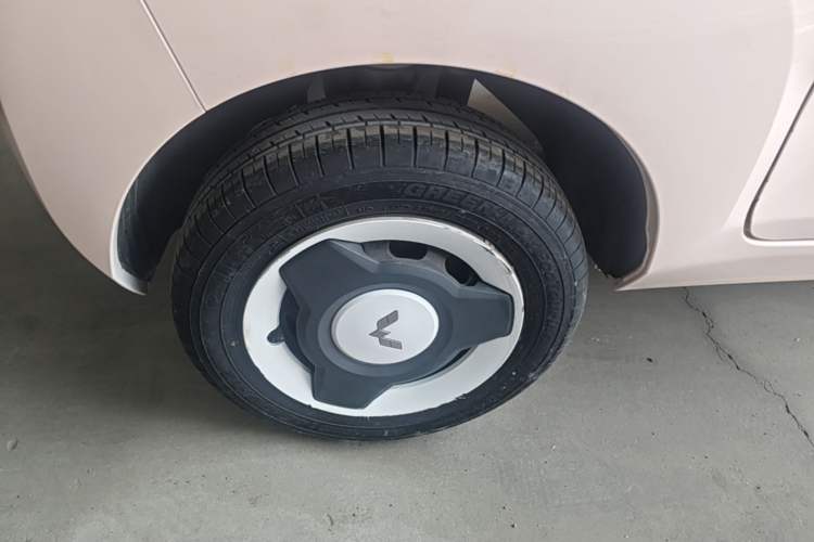 Used Wuling Hongguang MINIEV 2021 Macaron Fashion Edition Lithium-Ion Battery Right Rear Wheel Hub