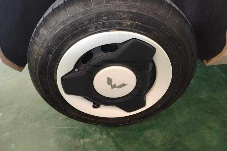 Used Wuling Hongguang MINIEV 2021 Macaron Fashion Model Lithium Iron Phosphate Right Rear Wheel Hub