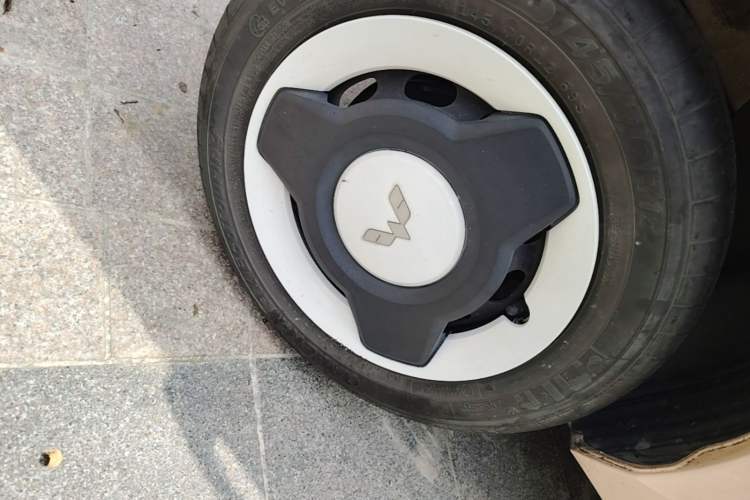 Used Wuling Hongguang MINIEV 2021 Macaron Sandwich Model 170 km Lithium Iron Phosphate Right Rear Wheel Hub