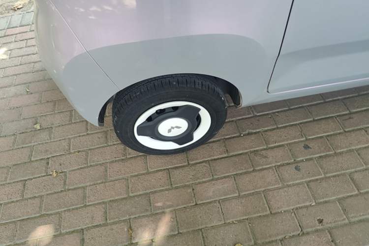 Used Wuling Hongguang MINIEV 2021 Macaron Premium Model – Lithium Iron Phosphate Right Rear Wheel Hub