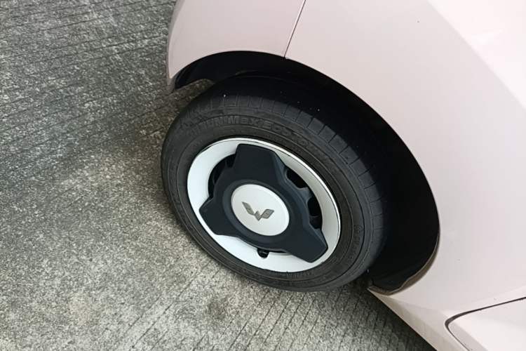 Used Wuling Hongguang MINIEV 2021 Macaron Premium Model – Lithium Iron Phosphate Right Rear Wheel Hub