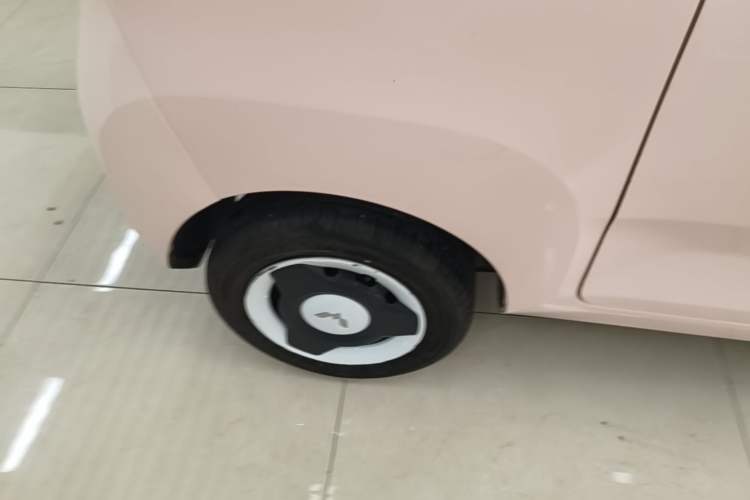 Used Wuling Hongguang MINIEV 2021 Macaron Premium Model – Lithium Iron Phosphate Right Rear Wheel Hub