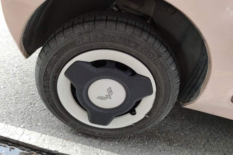Used Wuling Hongguang MINIEV 2021 Macaron Premium Model – Lithium-NMC Right Rear Wheel Hub