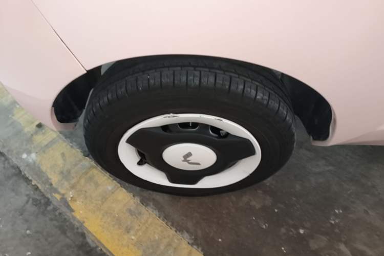 Used Wuling Hongguang MINIEV 2021 Macaron Fashion Edition Lithium-Ion Battery Right Rear Wheel Hub