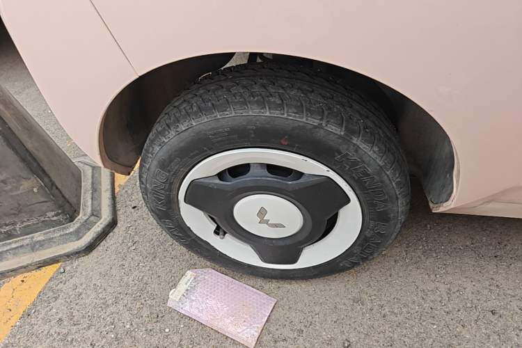 Used Wuling Hongguang MINIEV 2021 Macaron Fashion Model Lithium Iron Phosphate Right Rear Wheel Hub