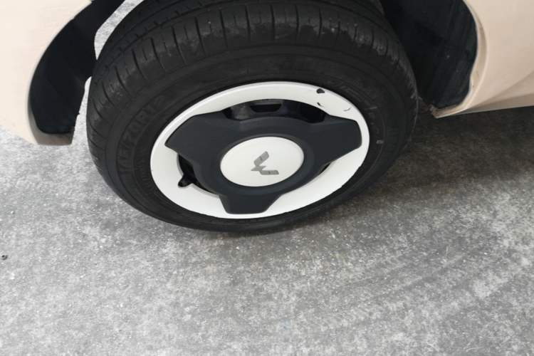Used Wuling Hongguang MINIEV 2021 Macaron Fashion Model Lithium Iron Phosphate Right Rear Wheel Hub