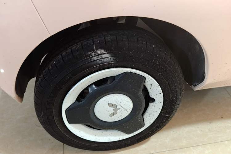 Used Wuling Hongguang MINIEV 2021 Macaron Sandwich Model 170 km Lithium Iron Phosphate Right Rear Wheel Hub
