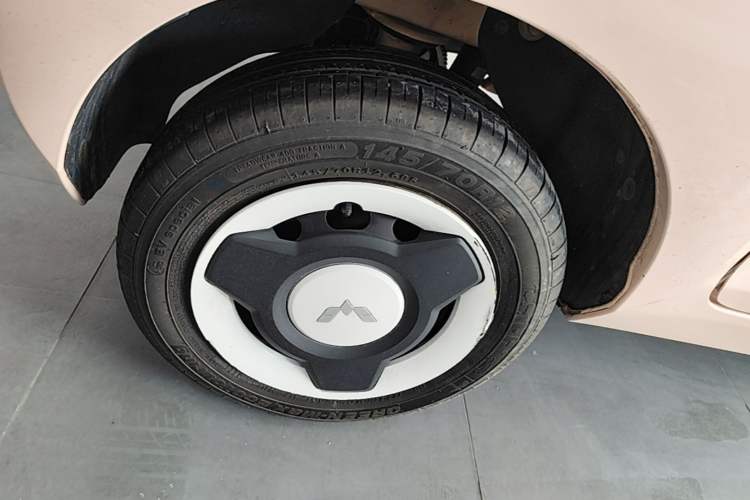 Used Wuling Hongguang MINIEV 2021 Macaron Fashion Edition Lithium-Ion Battery Right Rear Wheel Hub