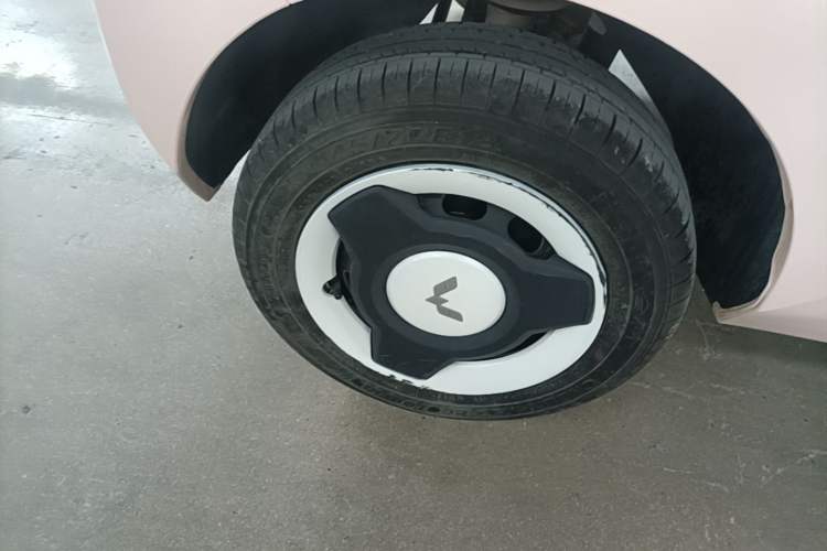 Used Wuling Hongguang MINIEV 2021 Macaron Premium Model – Lithium Iron Phosphate Right Rear Wheel Hub