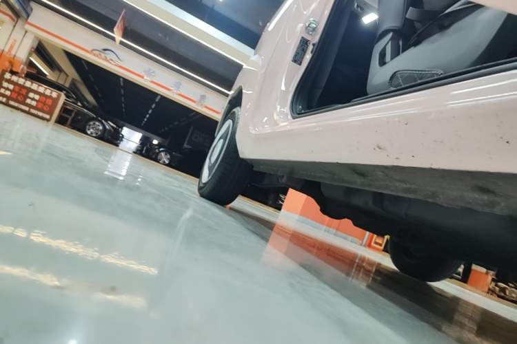 Used Wuling Hongguang MINIEV 2021 Macaron Premium Model – Lithium Iron Phosphate Right Side Sill