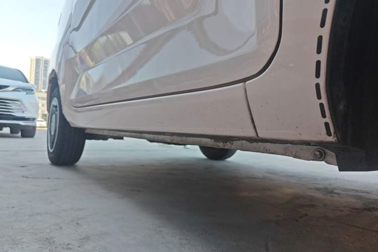 Used Wuling Hongguang MINIEV 2021 Macaron Premium Model – Lithium-NMC Right Side Sill