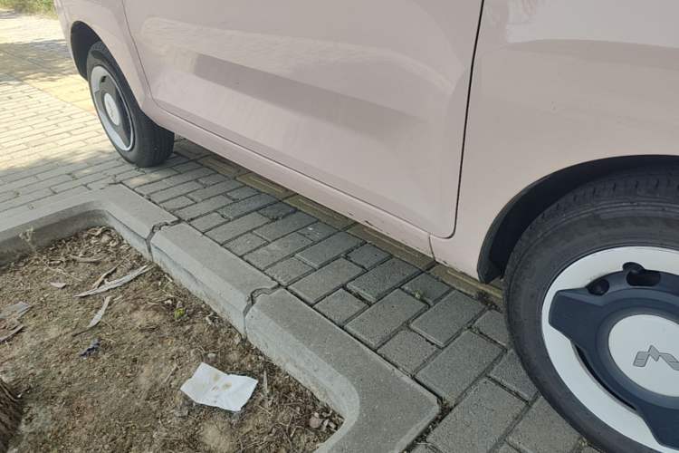 Used Wuling Hongguang MINIEV 2021 Macaron Premium Model – Lithium Iron Phosphate Right Side Sill