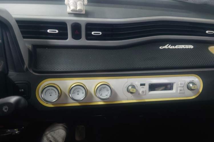 Used Wuling Hongguang MINIEV 2021 Macaron Fashion Model Lithium Iron Phosphate Audio And AC Panel