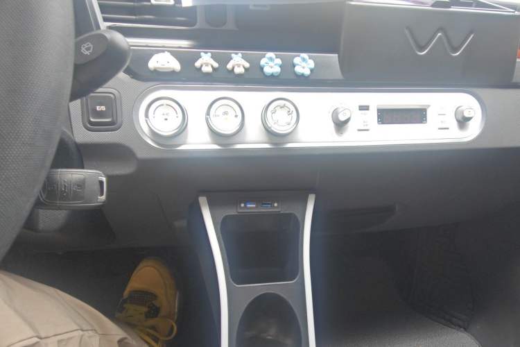 Used Wuling Hongguang MINIEV 2021 Macaron Premium Model – Lithium-NMC Audio And AC Panel