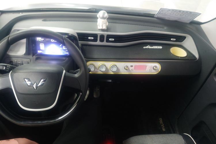 Used Wuling Hongguang MINIEV 2021 Macaron Fashion Model Lithium Iron Phosphate Center Console