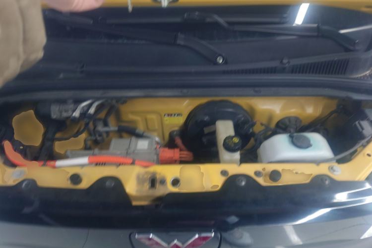 Used Wuling Hongguang MINIEV 2021 Macaron Fashion Model Lithium Iron Phosphate Engine Bay